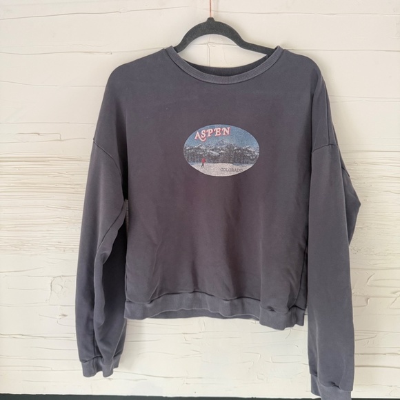 Princess Polly Aspen Colorado Graphic Sweatshirt | Blue-Grey | Size 2 - Picture 2 of 6